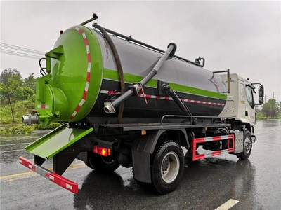 五方吸糞車的性能特點(diǎn)與應(yīng)用領(lǐng)域